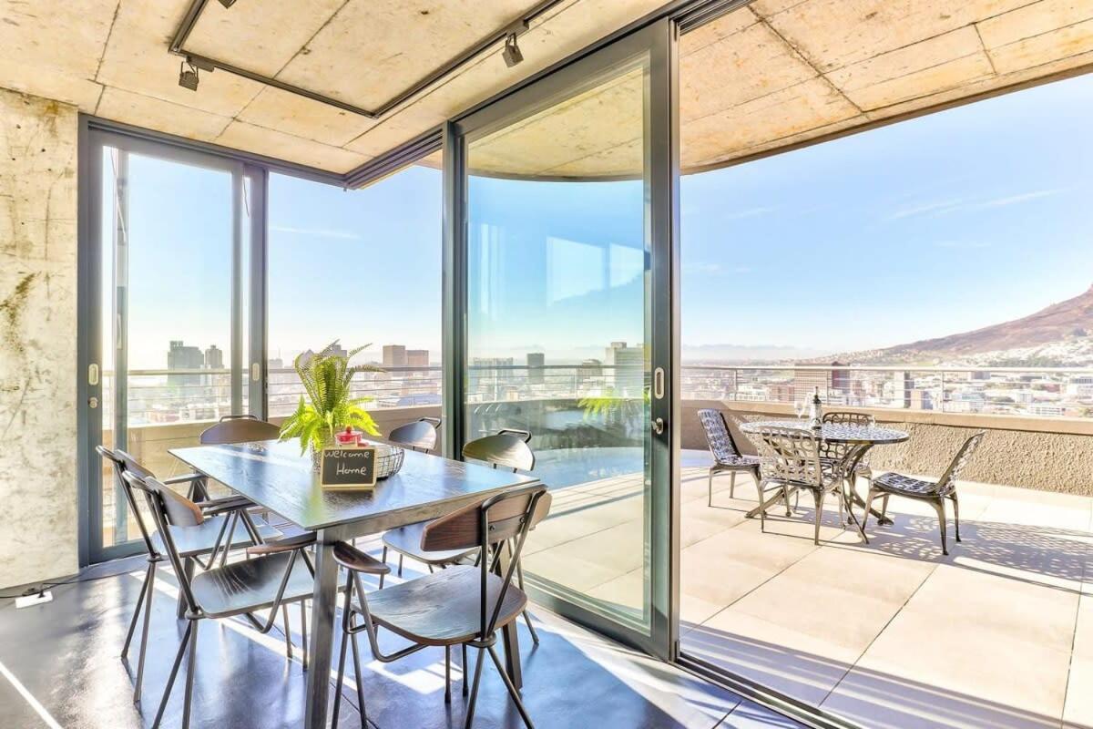 Natural Light, Penthouse Luxury, 24hr Security * Le Cap
