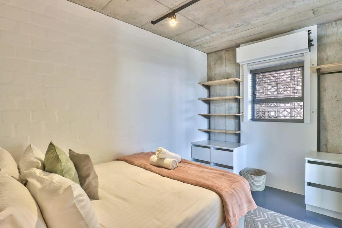 Natural Light, Penthouse Luxury, 24hr Security