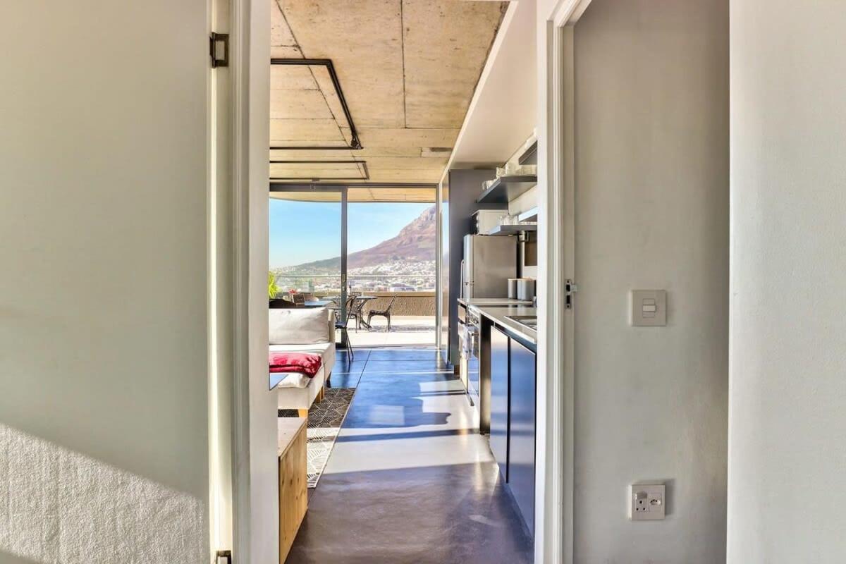 Natural Light, Penthouse Luxury, 24hr Security *