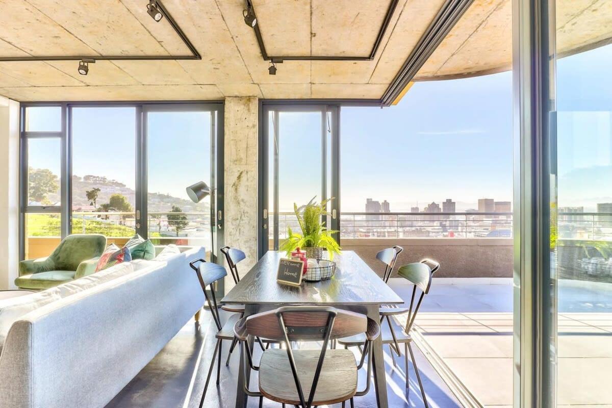 Natural Light, Penthouse Luxury, 24hr Security * Le Cap
