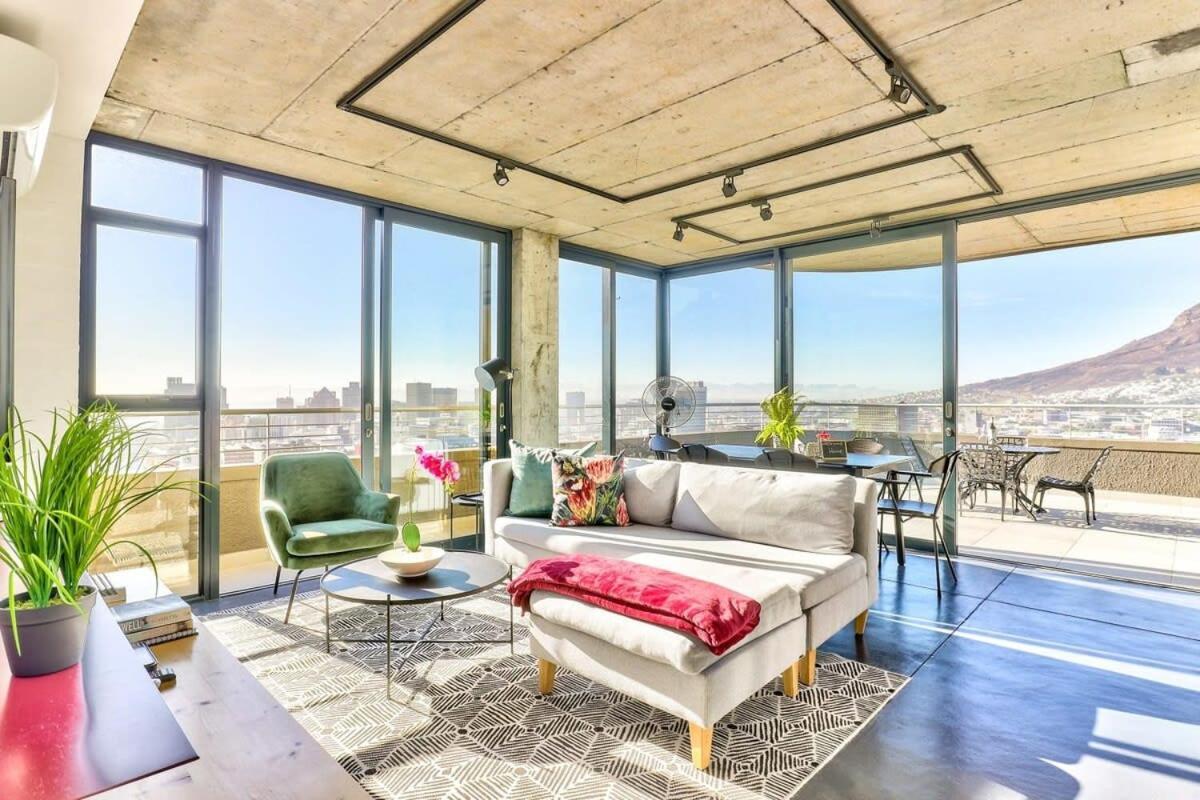 Natural Light, Penthouse Luxury, 24hr Security * Le Cap